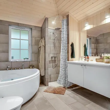 4 Bedroom Nice In