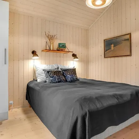 4 Bedroom Nice In Casa vacanze