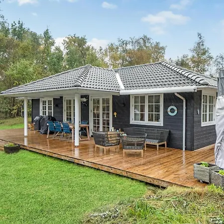 4 Bedroom Nice In *